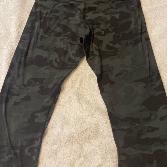 lululemon Align Pant II 25" in Incognito  multi gator green. Size 8. - Picture 7 of 7